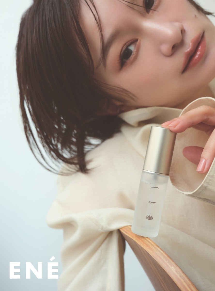 ENÉ】塗らずにミストで肌に吸着！まつげ美容液「エネ リポシルク