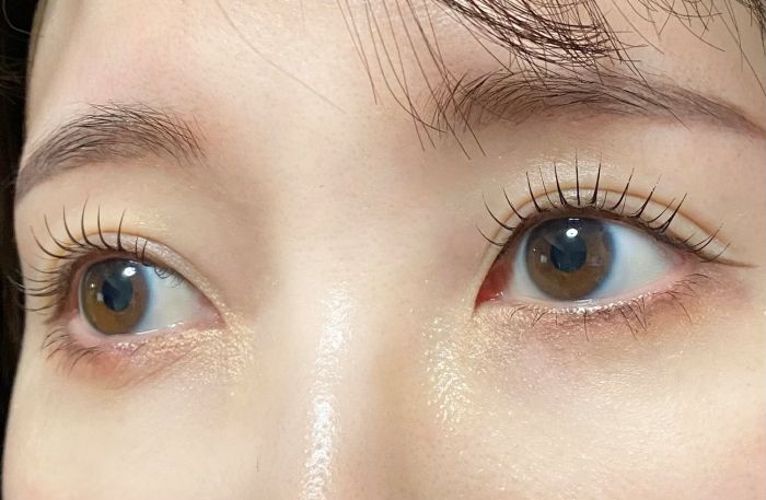 透け感ブラックで”秒映え”。ナチュラルに盛れる、束感カール