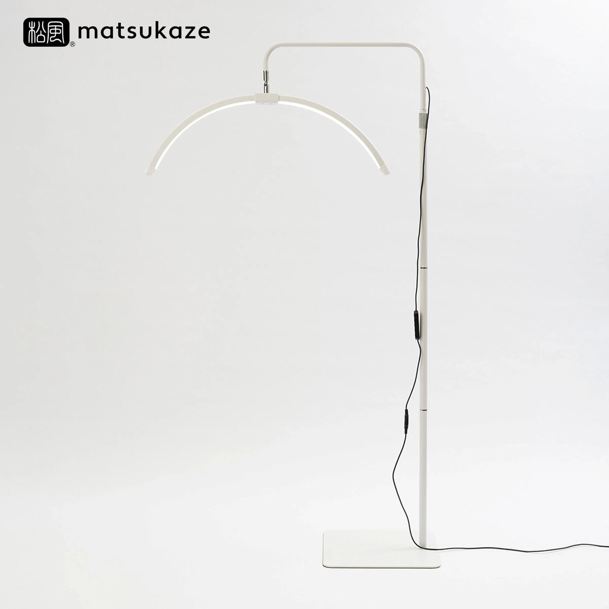 【新品】Diesisa LEDマツエク ライト ハーフムーンライト 松風】ハーフムーン型LEDスタンドライトがリニューアル！ | アイ