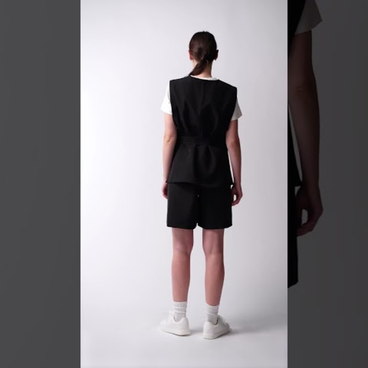 Miss eye d'or】MY FORMEオーバーエプロン ブラック<F> の通販・卸売り