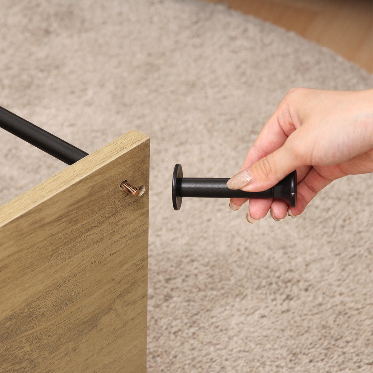 【リクエスト】ディスプレイイメージです。 ディスプレイを低く設置できるデジタルサイネージスタンドと、VESA穴