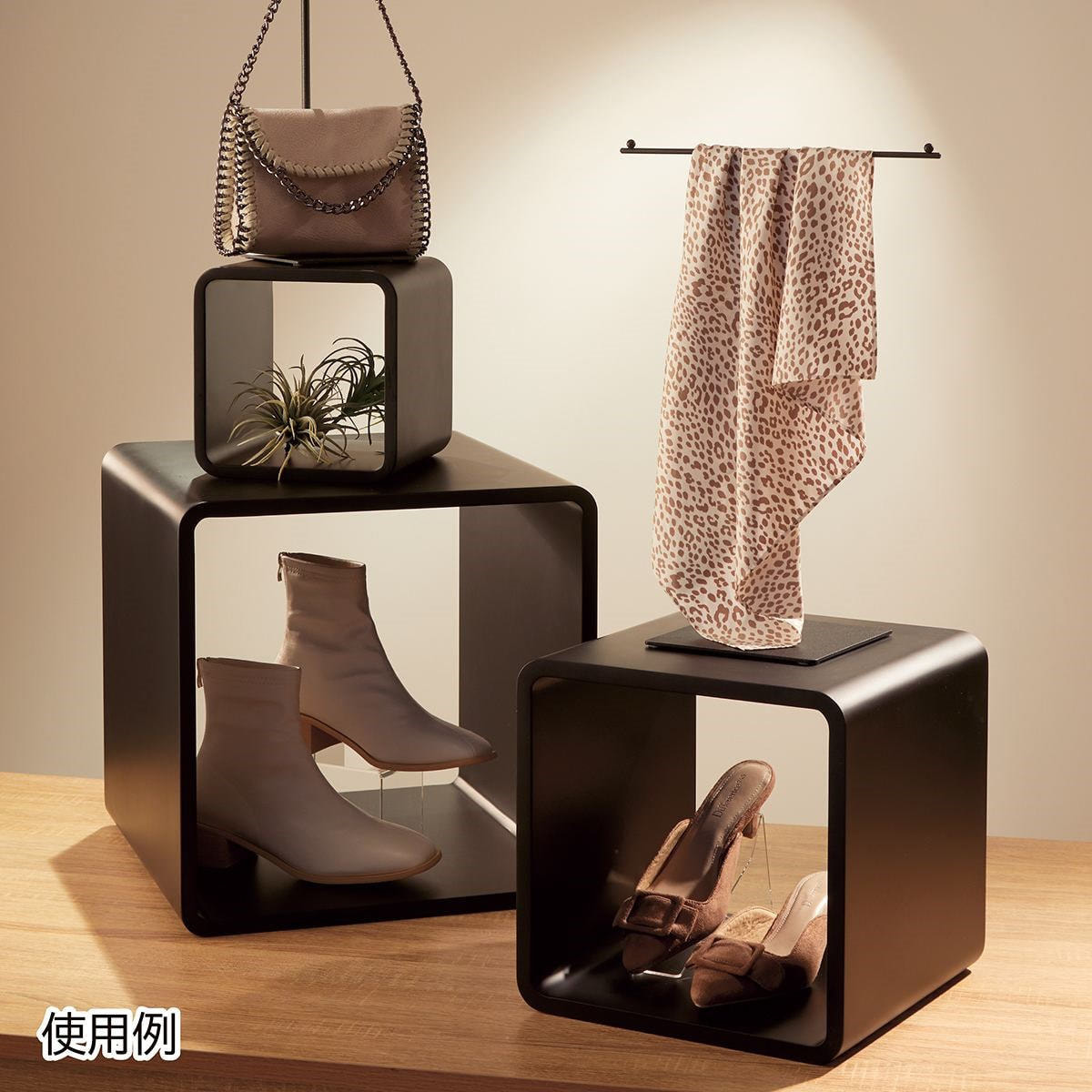 ディスプレイキューブ＜ブラック＞30cm角の通販・卸売り | アイ